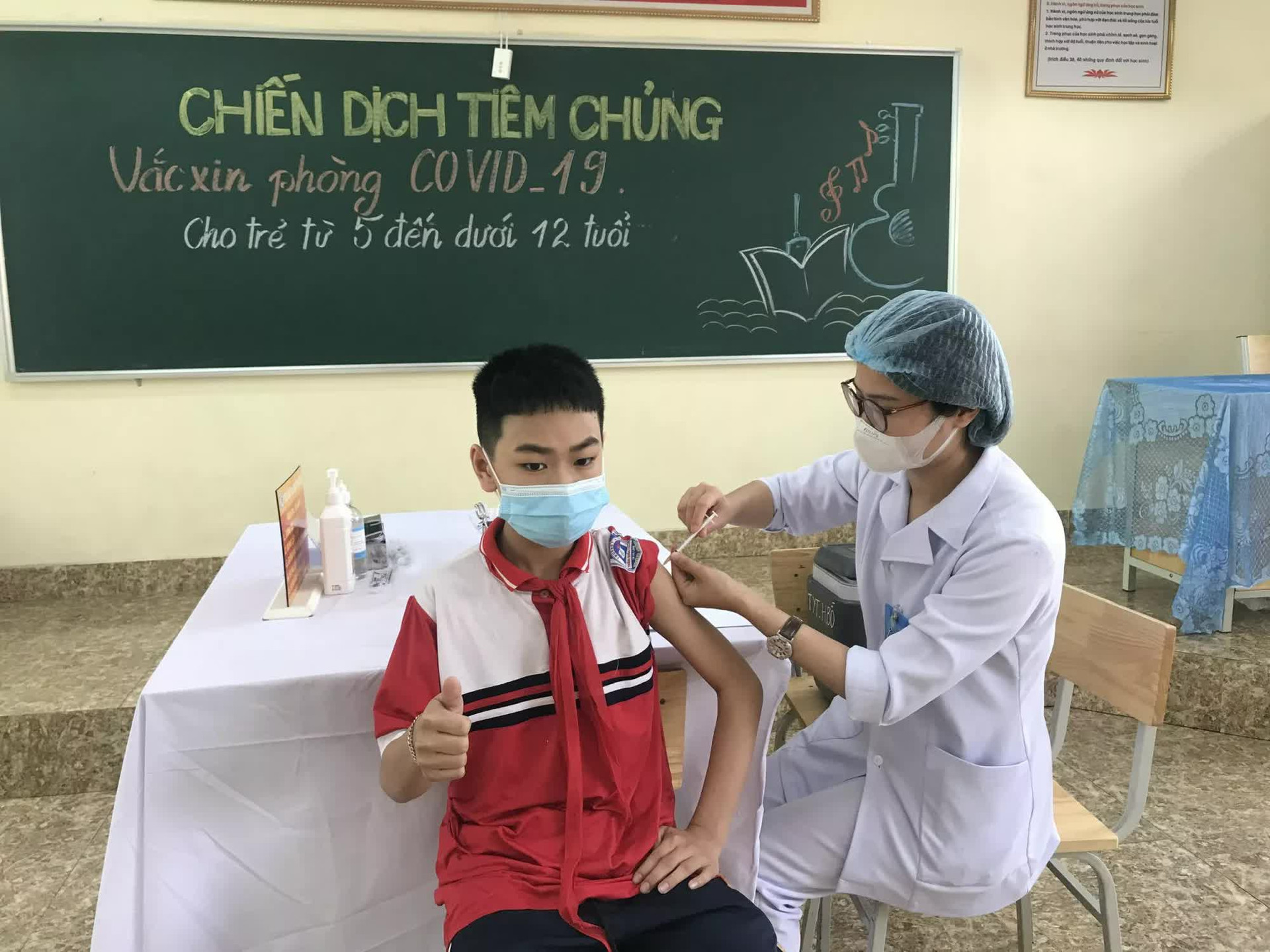 Gần 200 trẻ từ 5 - dưới 12 tuổi đầu tiên ở Quảng Ninh tiêm vaccine phòng COVID-19 - Ảnh 5.