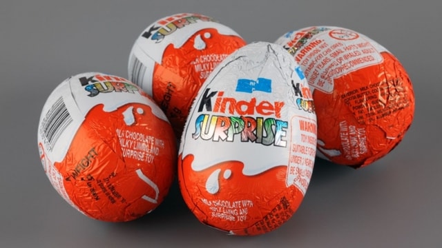 Vi khuẩn Salmonella trong kẹo socola nhãn hiệu Kinder vừa bị Bộ Công Thương đề nghị thu hồi nguy hiểm thế nào? - Ảnh 1.