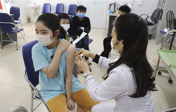 Hơn 51.000 trẻ 5-11 tuổi ở Hà Nội đã tiêm vaccine COVID-19 - Ảnh 1.