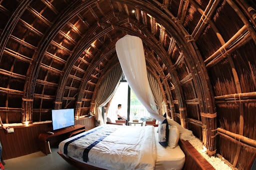 Muốn phát triển kinh tế địa phương theo hướng đa dạng, bền vững, phải gắn bảo tồn văn hóa đồng bào vào du lịch? - Ảnh 1. Muốn phát triển kinh tế địa phương theo hướng đa dạng, bền vững, phải gắn bảo tồn văn hóa đồng bào vào du lịch? - Ảnh 1.