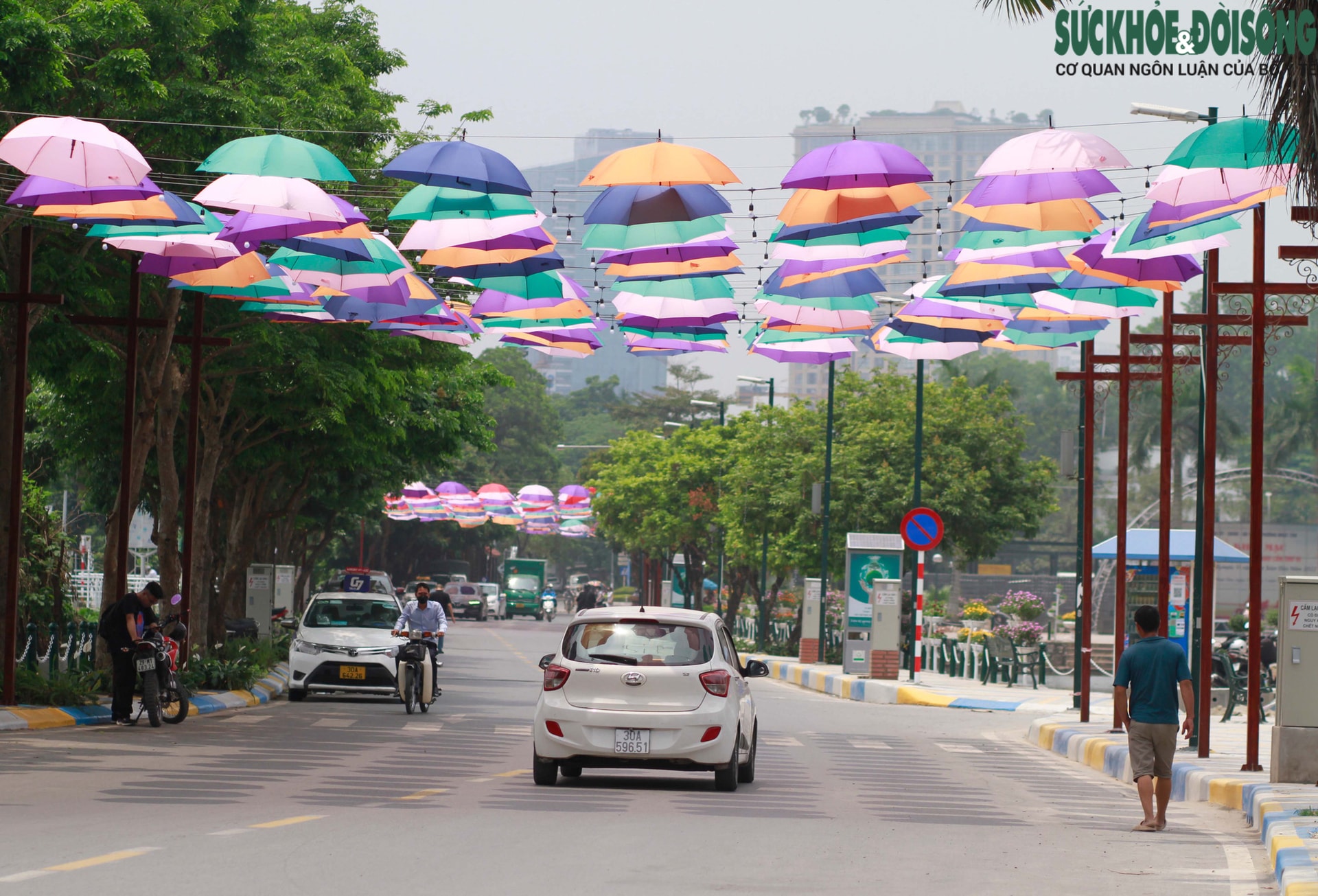 Mục sở thị phố đi bộ Trịnh Công Sơn - Hà Nội đẹp nao lòng trước giờ mở cửa lại - Ảnh 3.