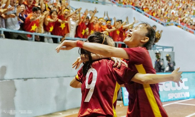 Việt Nam vô địch bóng đá nữ Sea Games 31, Huỳnh Như ghi bàn quyết định - Ảnh 3.