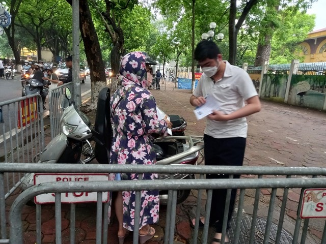 Sáng 8/7, thí sinh làm bài thi môn tổ hợp trong kỳ thi tốt nghiệp THPT 2022 - Ảnh 3.