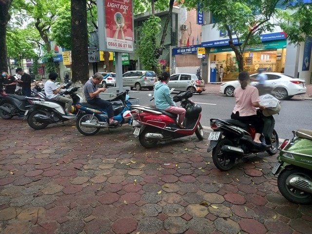 Sáng 8/7, thí sinh làm bài thi môn tổ hợp trong kỳ thi tốt nghiệp THPT 2022 - Ảnh 7.