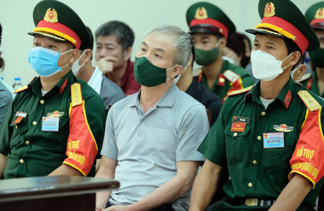 Pháp luật tuần qua: Tuyên án 2 Cựu Tư lệnh Cảnh sát biển; Nguyễn Đức Chung lĩnh 12 năm tù - Ảnh 2.