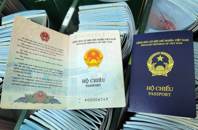 Lý do Đức ngừng cấp thị thực vào hộ chiếu phổ thông Việt Nam mẫu mới? - Ảnh 1.