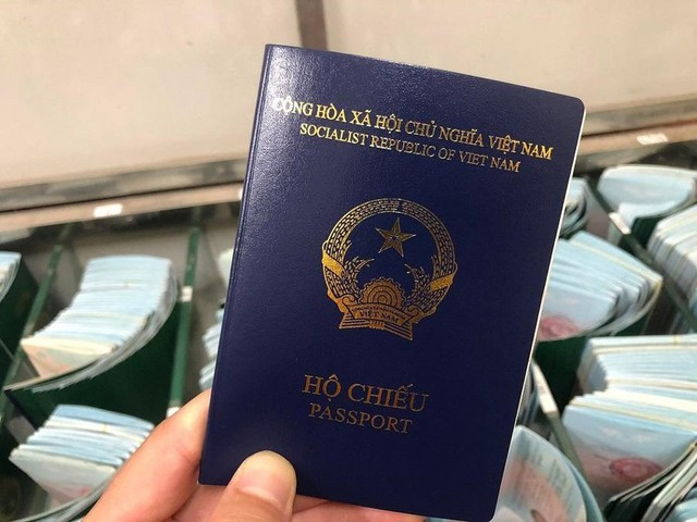 Thêm Cộng hòa Séc ngừng cấp visa cho hộ chiếu Việt Nam mẫu mới - Ảnh 1.