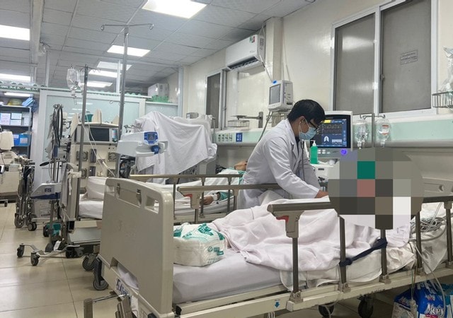 Liên tiếp những vụ tử vong vì ngộ độc rượu, làm gì để phòng tránh? - Ảnh 1.