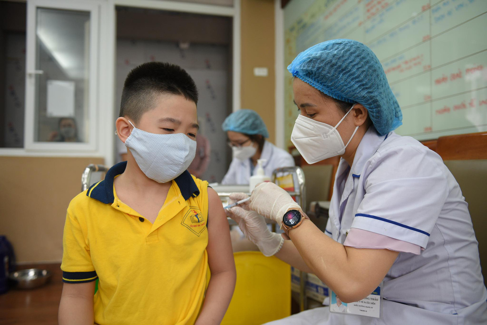 Sở Y tế Hà Nội yêu cầu tăng tốc tiêm vaccine phòng COVID-19 cho trẻ từ 5 đến dưới 12 tuổi - Ảnh 1.