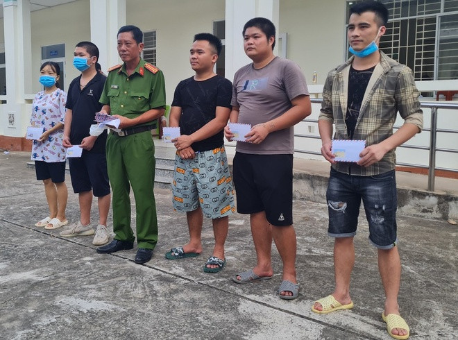 40 người thoát khỏi casino ở Campuchia được hỗ trợ kinh phí trở về nhà - Ảnh 1.