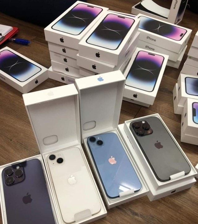 Phát hiện người mang vali chứa 42 iPhone 14 nghi nhập lậu - Ảnh 1.