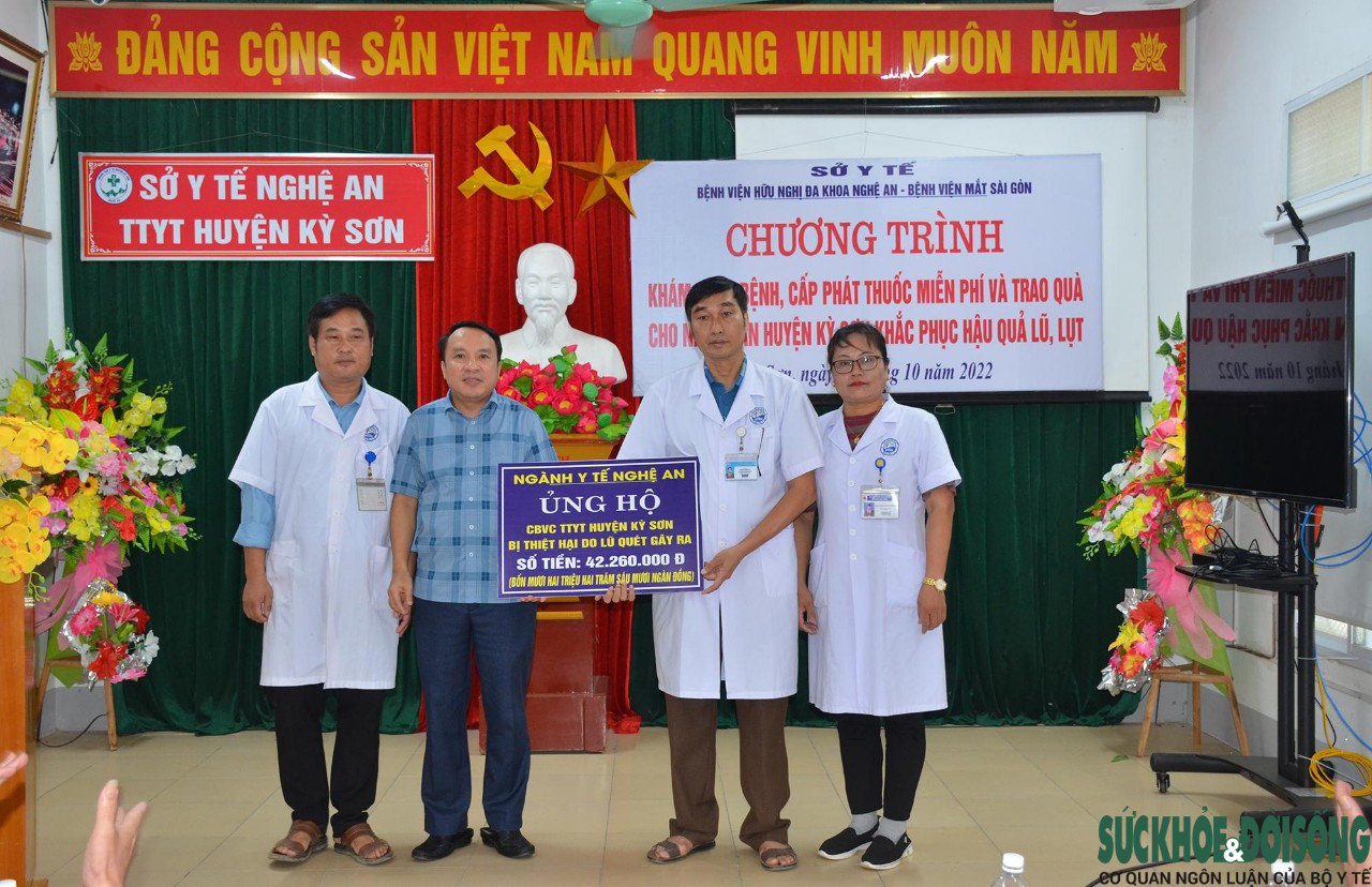 Nghệ An: Khám bệnh, cấp thuốc miễn phí cho người dân vùng lũ Kỳ Sơn - Ảnh 8.