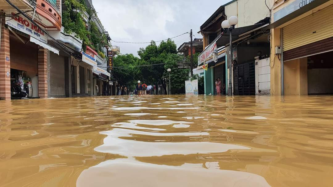 5 tỉnh, thành phố miền Trung cho học sinh nghỉ vì mưa lũ - Ảnh 1.