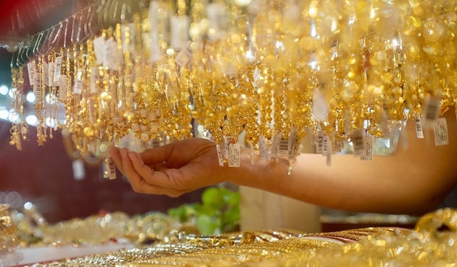 Giá vàng hôm nay 18-10: Giá vàng thế giới tăng nhẹ - Ảnh 1. Giá vàng hôm nay 18-10: Giá vàng thế giới tăng nhẹ - Ảnh 1.