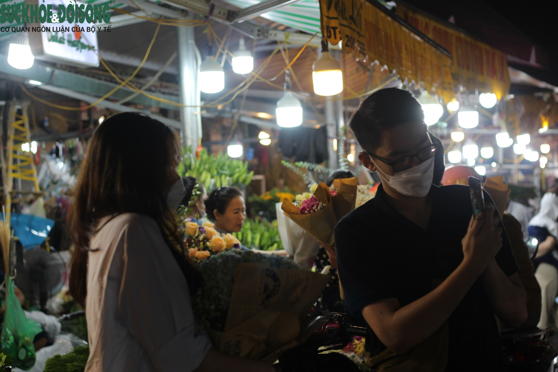 Những chợ hoa lớn nhất Hà Nội 'sôi động' trước giờ 'G' - Ảnh 22.