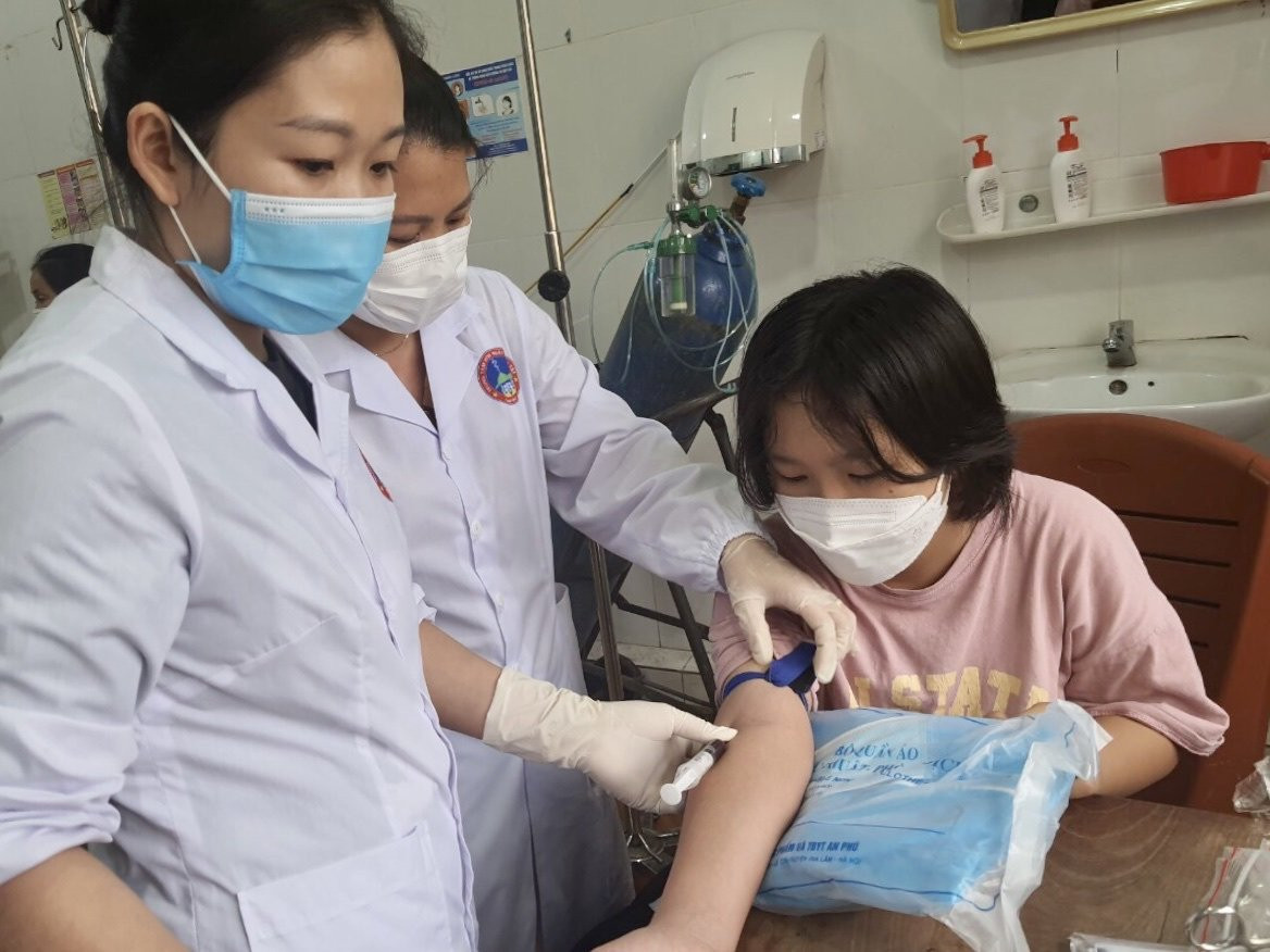 Hơn 700 trẻ một huyện ở Bắc Kạn nghỉ học, 1 trường hợp tử vong do dịch cúm B  - Ảnh 1.