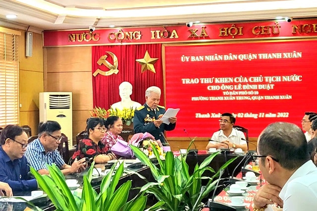 Trao Thư khen của Chủ tịch nước cho Cựu chiến binh 23 năm vận động hiến máu tình nguyện - Ảnh 2.