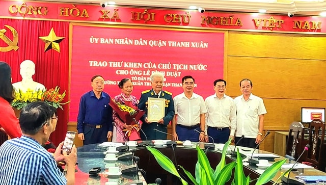 Trao Thư khen của Chủ tịch nước cho Cựu chiến binh 23 năm vận động hiến máu tình nguyện - Ảnh 1.