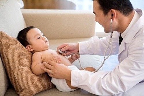 Điều trị cho trẻ nhiễm virus hợp bào hô hấp - Ảnh 2.