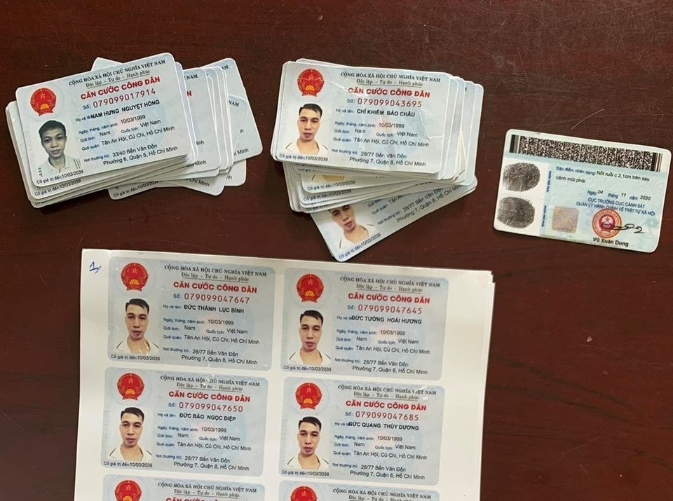 Làm giả căn cước công dân để tham gia trò chơi trực tuyến - Ảnh 2.