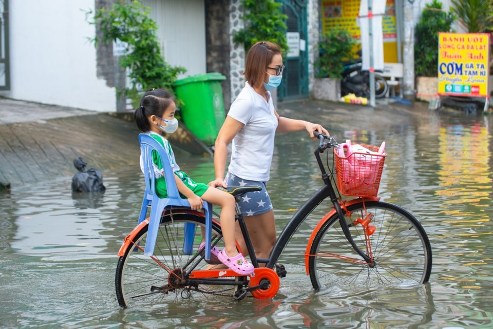 Nhiều dạng thời tiết nguy hiểm ở Nam Bộ từ nay đến Tết Quý Mão 2023 - Ảnh 1.