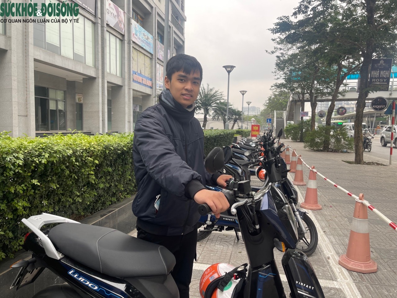 Bạn Nguyễn Thành Đạt, sinh viên năm 3 - Trường Đại học Công nghệ GTVT cho biết, do mới đi vào hoạt động nên chương trình chưa được nhiều người dân biết đến, mỗi ngày có khoảng gần chục người mượn xe. Trong mấy ngày vận hành đầu tiên, đã có hàng chục lượt hành khách đăng ký và sử dụng xe để trải nghiệm.