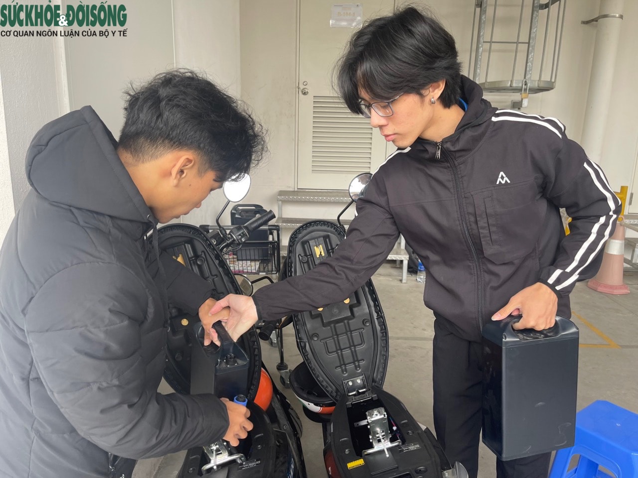 Pin của xe điện còn dung lượng thấp sẽ được thay thế bằng pin đã được sạc đầy đảm bảo quá trình lưu thông không bị gián đoạn.