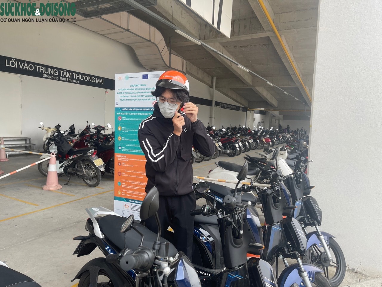 Xe điện 2 bánh có thiết kế vận hành, tốc độ khá nhanh nên khi sử dụng xe để tham gia giao thông trên đường, hành khách phải đội mũ bảo hiểm để đảm bảo an toàn giao thông.