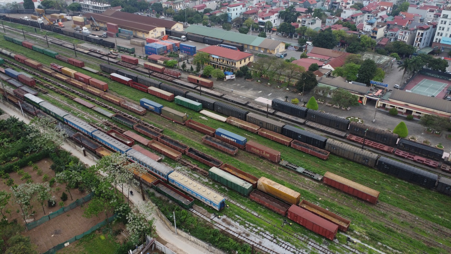 Vé tàu Tết Quý Mão 2023 vẫn còn trống 50.000 chỗ - Ảnh 2.