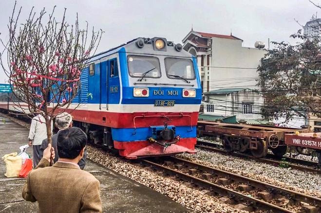 Thông tin mới về tình hình vé tàu Tết Quý Mão 2023 người xa quê cần biết - Ảnh 1.