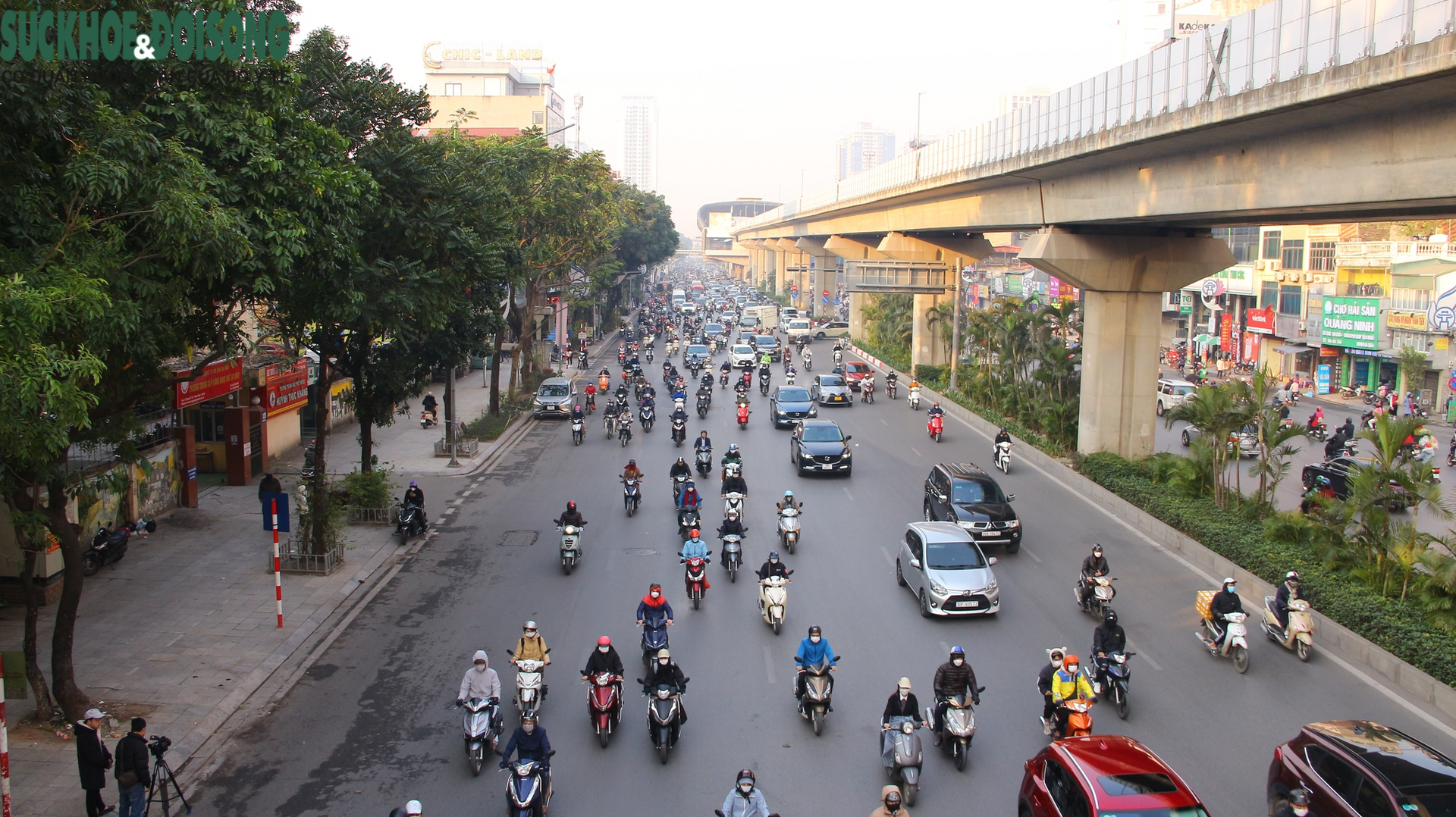 Đường phố Hà Nội đông đúc trở lại sau kỳ nghỉ Tết - Ảnh 15.