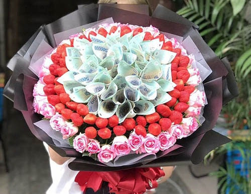 Dùng hoa tiền làm quà tặng Valentine 14/2 có thể bị phạt nặng - Ảnh 1.