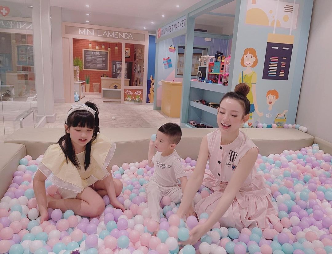 Choáng váng với biệt thự hơn 100 tỷ của Huyền Baby, phòng thay đồ đặc biệt xa hoa, đẳng cấp khó có ai sánh bằng - Ảnh 25.