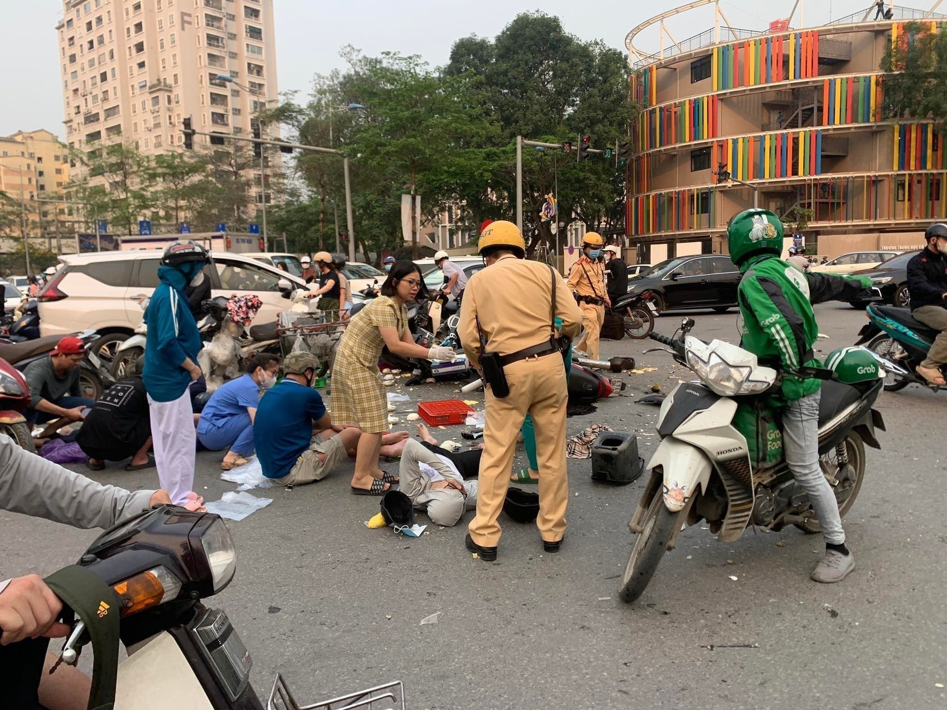 Hà Nội: Khởi tố vụ án, tạm giữ lái xe gây tai nạn liên hoàn trên đường Võ Chí Công - Ảnh 1.