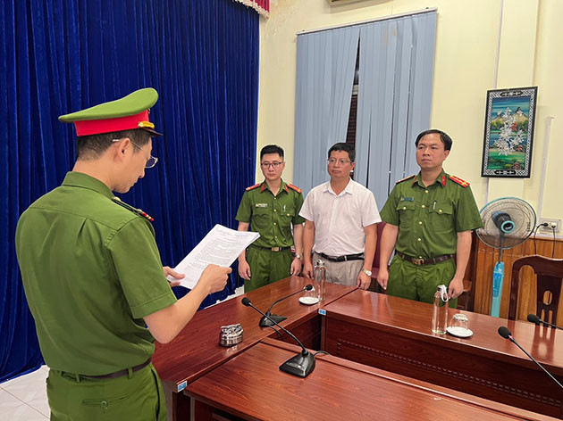 Bắt tạm giam nguyên Chủ tịch một huyện tại Sơn La 