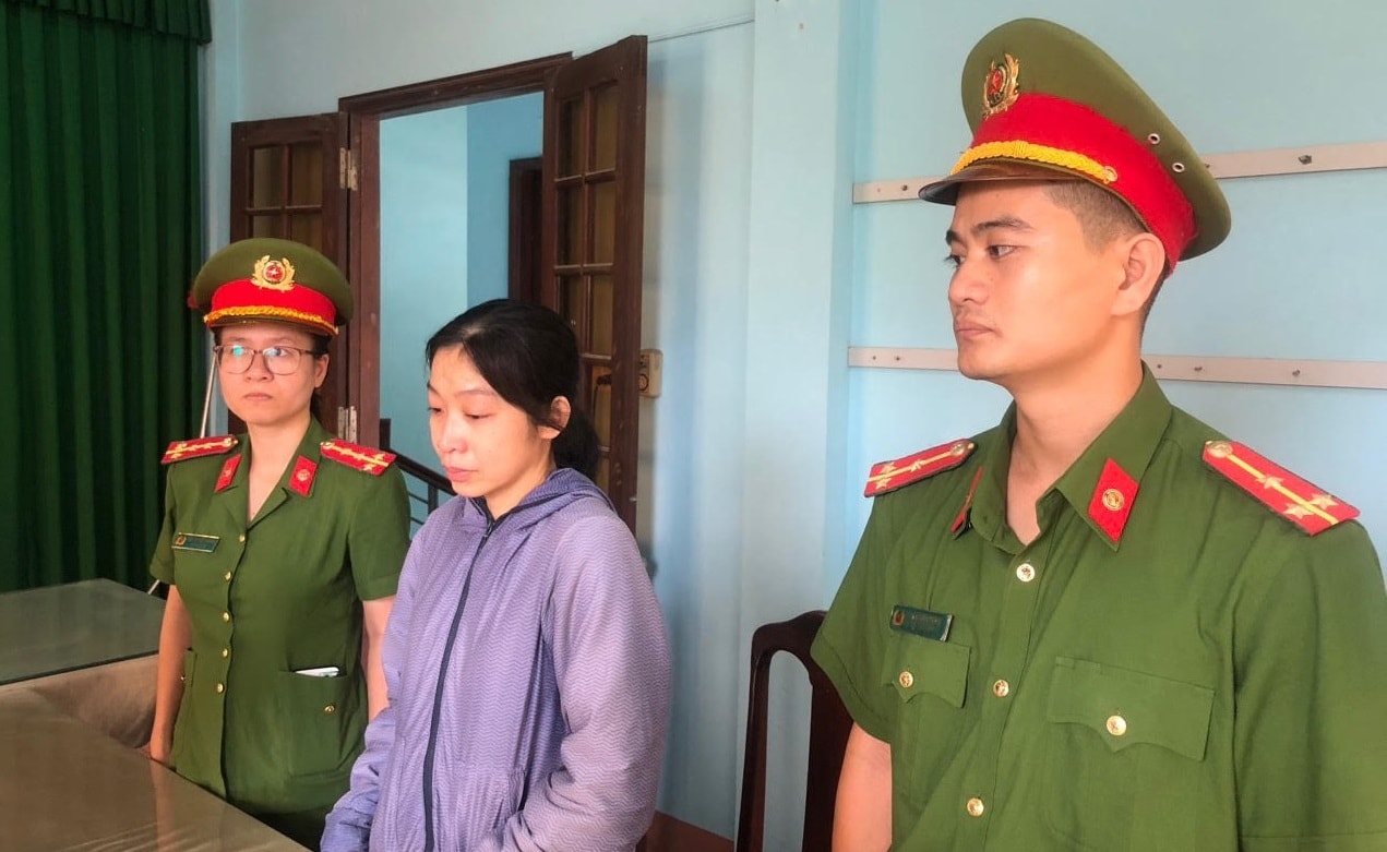 Bắt nguyên cán bộ ngân hàng lừa đảo chiếm đoạt tài sản - Ảnh 1.