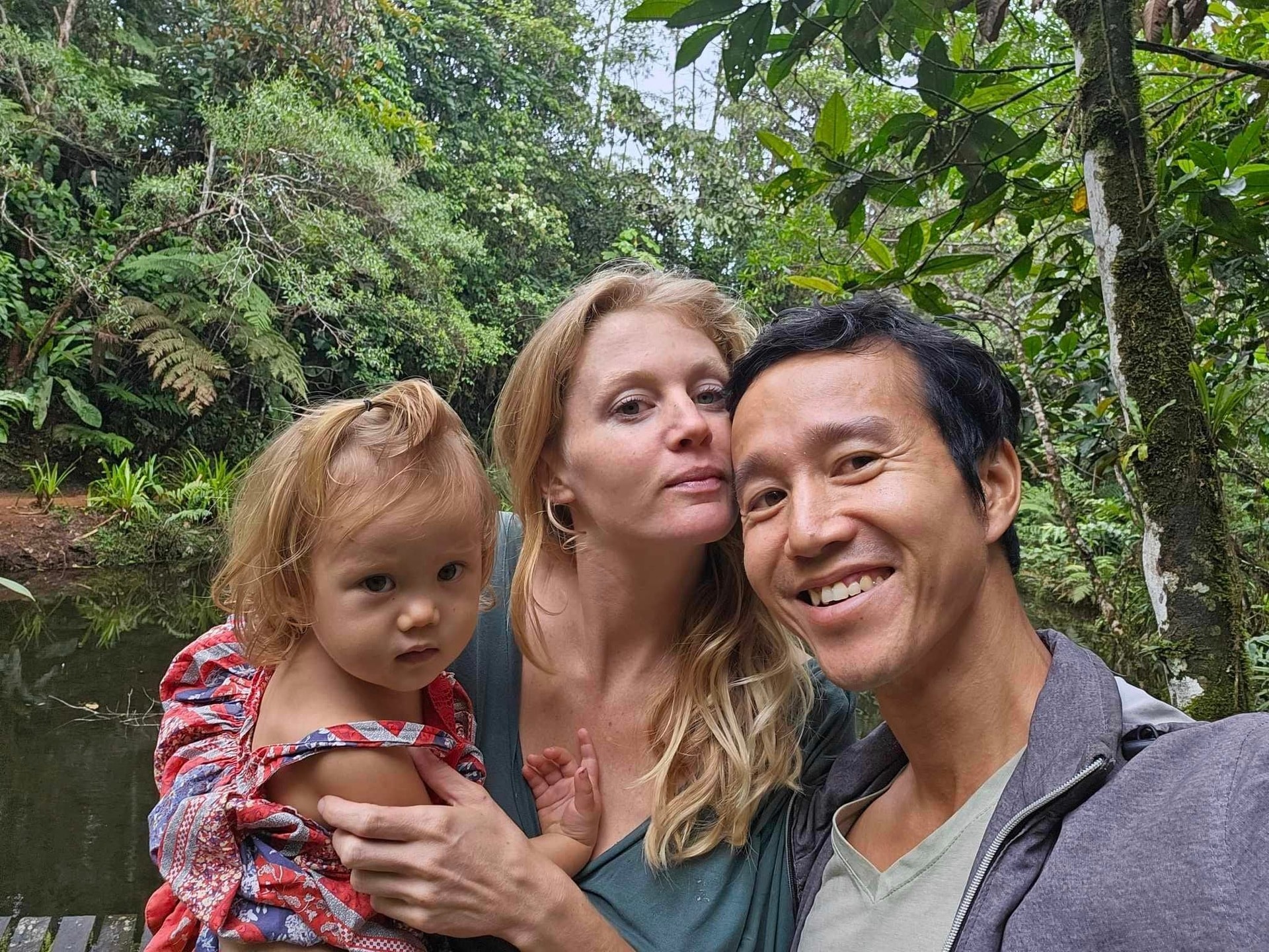 Cô gái Mỹ xinh đẹp theo chồng Việt bỏ phố về quê, chỉ ăn hoa quả để sống - Ảnh 11. Cô gái Mỹ xinh đẹp theo chồng Việt bỏ phố về quê, chỉ ăn hoa quả để sống - Ảnh 11.