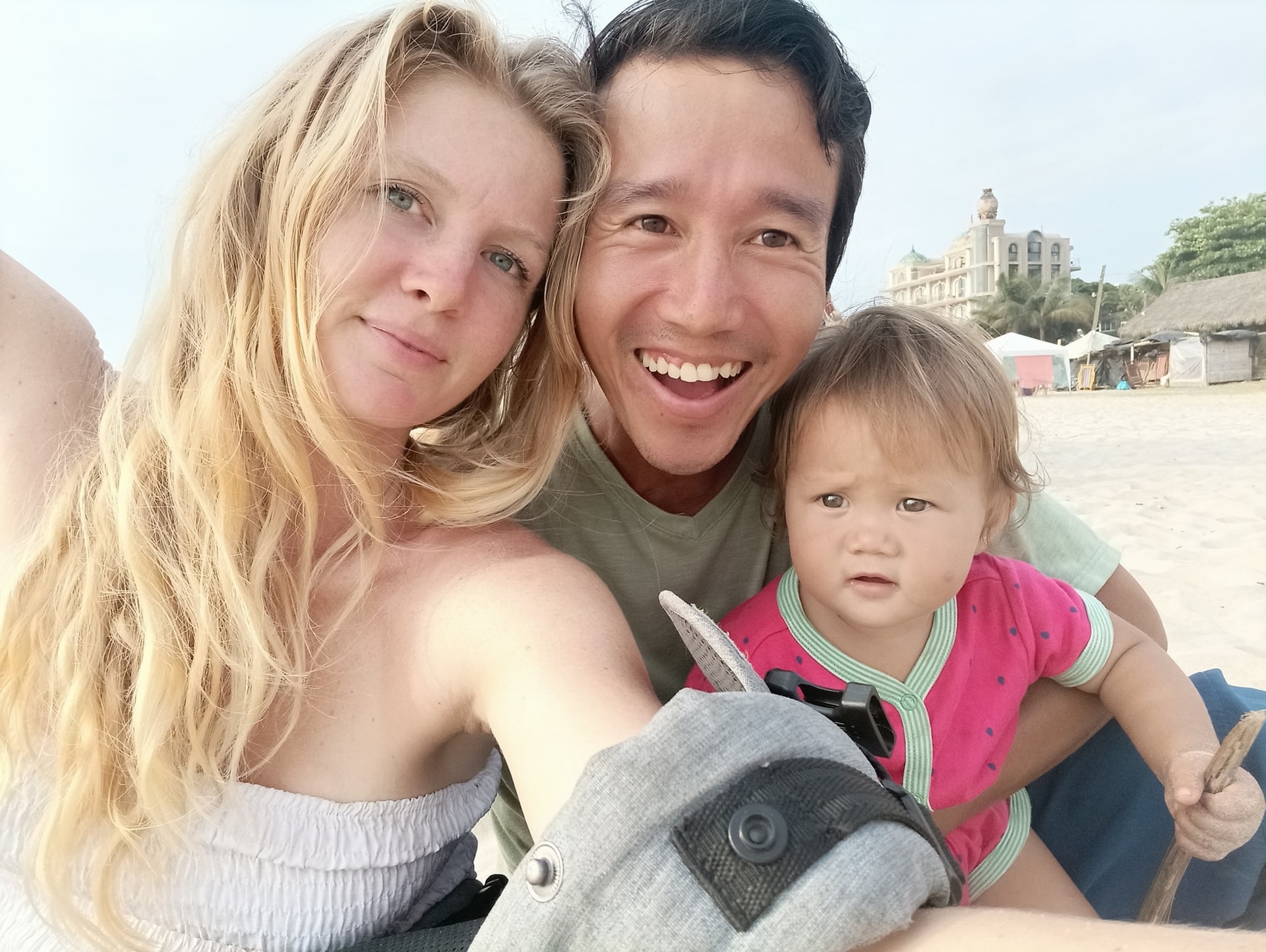 Cô gái Mỹ xinh đẹp theo chồng Việt bỏ phố về quê, chỉ ăn hoa quả để sống - Ảnh 2. Cô gái Mỹ xinh đẹp theo chồng Việt bỏ phố về quê, chỉ ăn hoa quả để sống - Ảnh 2.