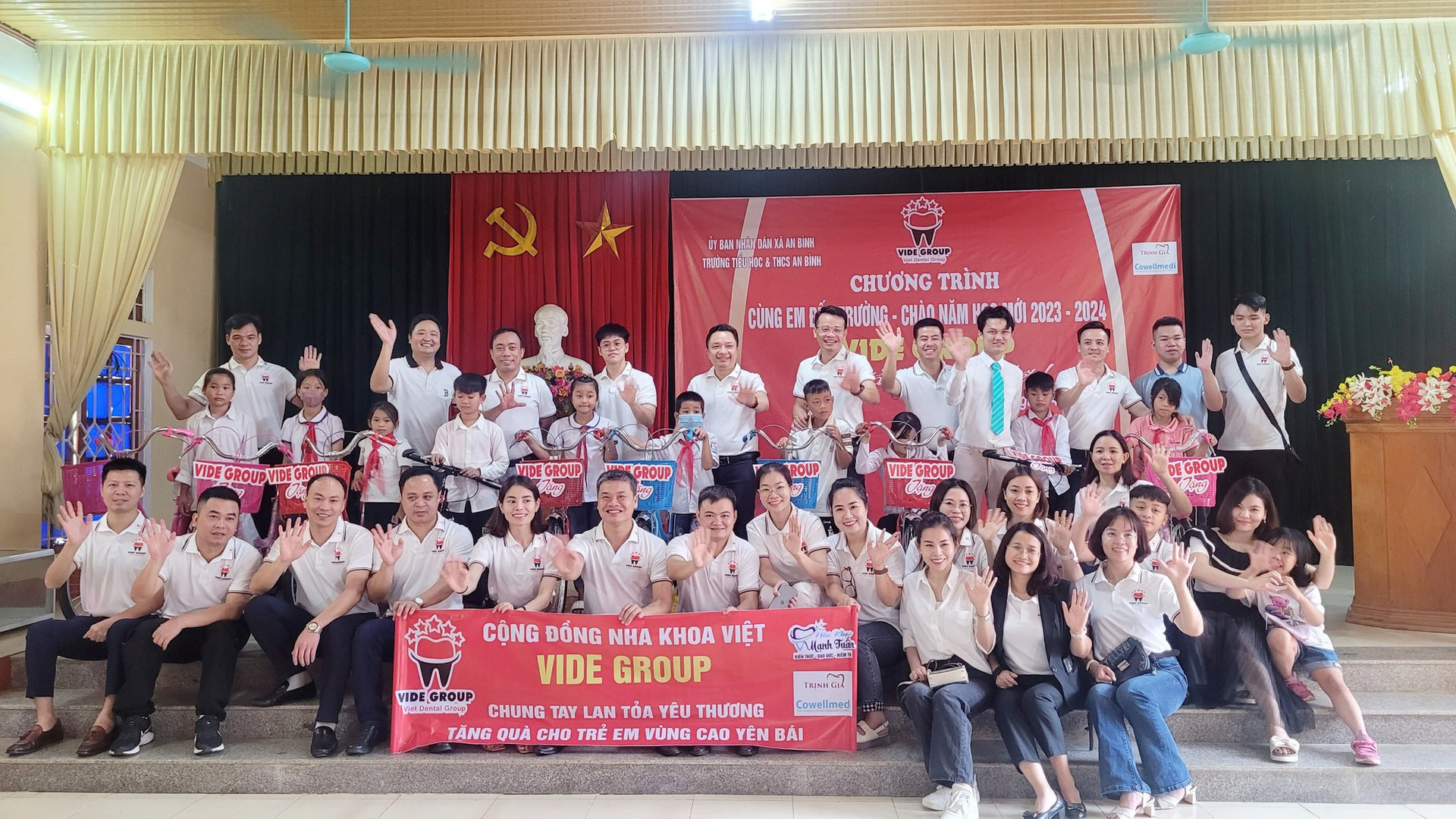 Cộng đồng Nha khoa Việt trao tặng nhiều phần quà ý nghĩa “Cùng em đến trường” - Ảnh 2.