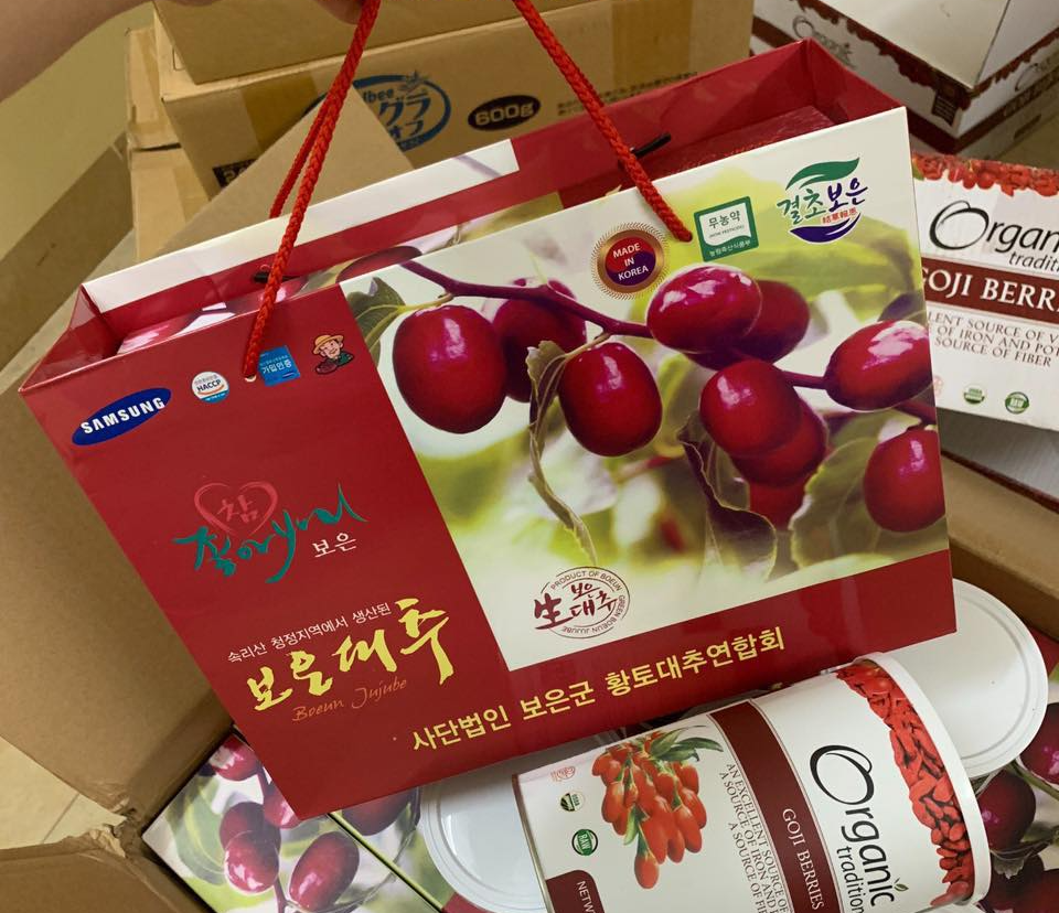 Táo đỏ giả nhãn hiệu, không rõ xuất xứ đang được bán tràn lan, công khai trên thị trường Việt Nam - Ảnh 2.