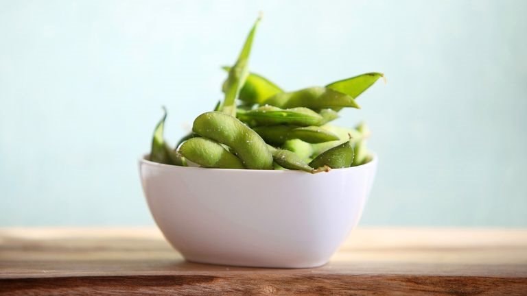 heathy-high-protein-snacks-08-edamame-alt-1440x810.jpg