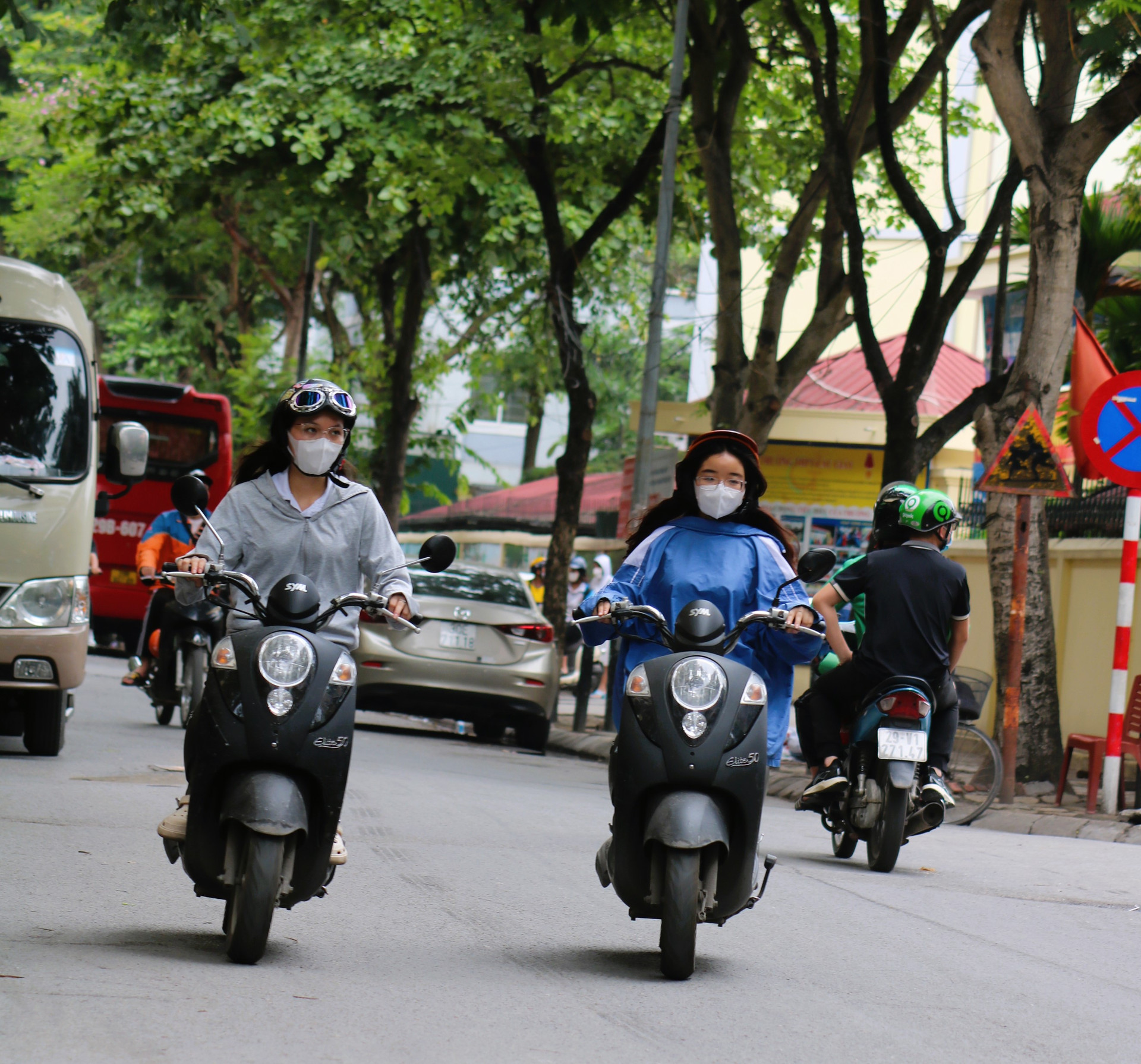 Học sinh có được đi xe máy điện không? 