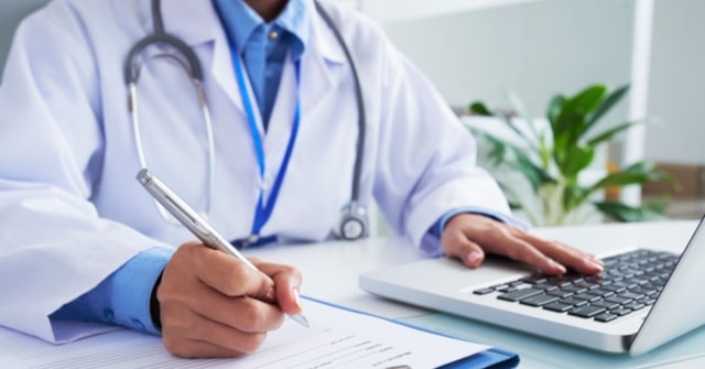 Sau cải cách tiền lương từ 1/7/2024, viên chức ngành y tế không còn được hưởng phụ cấp ưu đãi theo nghề. Ảnh minh họa: TL
