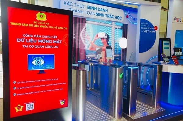Từ ngày 1/7/2024, cơ quan công an sẽ thu thập sinh trắc học mống mắt khi người dân đến làm thẻ căn cước. Ảnh: TL