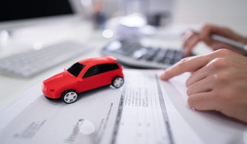 Bất kể mua xe mới hay mua lại một chiếc ô tô đã qua sử dụng thì vẫn phải đóng lệ phí trước bạ khi muốn đăng ký quyền sở hữu nó. Ảnh minh họa: TL