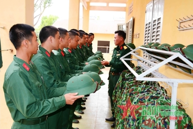 'Kỷ luật là sức mạnh của quân đội” nên việc sinh hoạt cũng sẽ được thực hiện theo chế độ để phục vụ việc học tập, rèn luyện, tạo sự đồng bộ trong toàn quân. Ảnh: QĐND