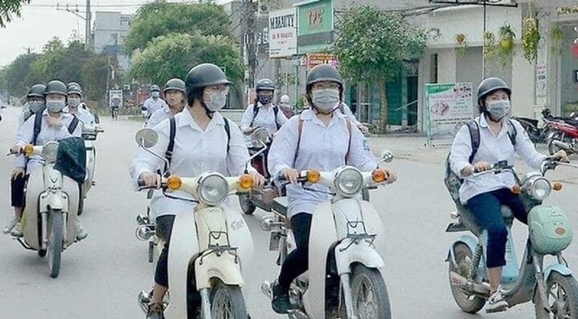 Từ 1/1/2025, chấp hành luật an toàn giao thông đường bộ là một trong những tiêu chí xếp loại hạnh kiểm với học sinh. Ảnh minh họa: TL