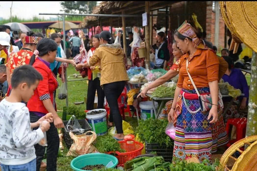Rộn rã sắc xuân chợ phiên vùng cao xứ Nghệ- Ảnh 4.