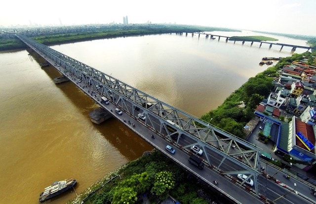 Điều chỉnh lệnh cấm, ô tô chở học sinh được lưu thông qua cầu Chương Dương- Ảnh 2.