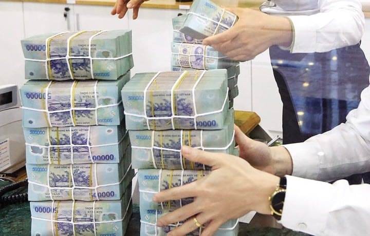 Ngân hàng có lãi suất cao nhất kỳ hạn 6 tháng: Gửi 1 tỉ đồng nhận tiền lãi ra sao? - Ảnh 2.